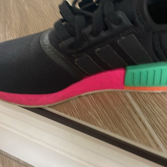 Women’s Adidas NMD R1 Core Black/Core Black/Shock Pink - 5.5 - Picture 6 of 11